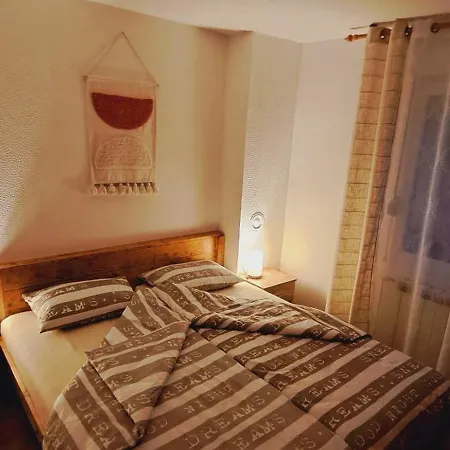 Semesterbostad Hisa Biba House *