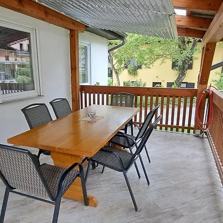 Semesterbostad Hisa Biba House